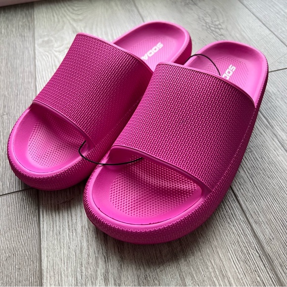 Soda Shoes - SODA MARSHMALLOW Slide Sandals in Hot Pink | Size 10